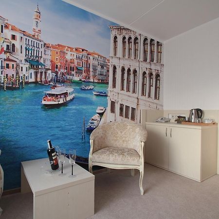 40 Let Pobedy Hotel Мінськ Екстер'єр фото