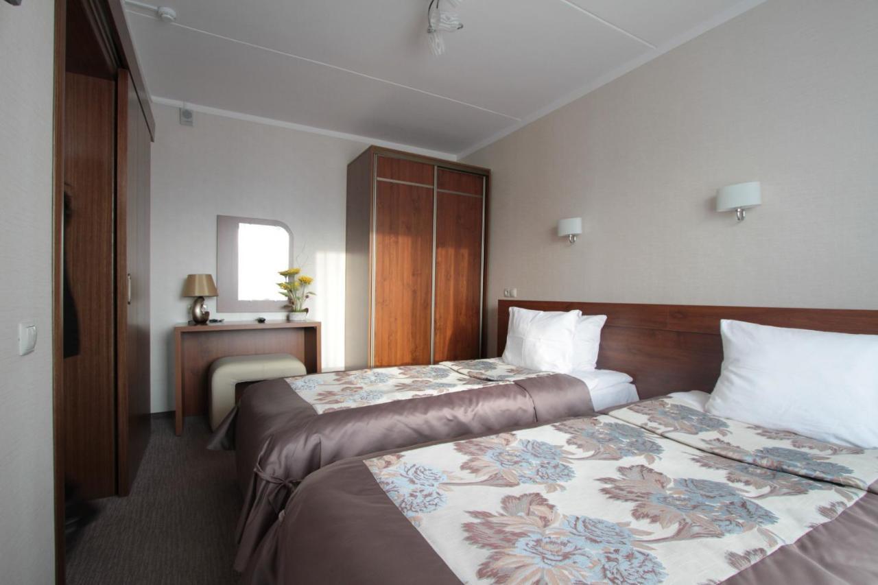 40 Let Pobedy Hotel Мінськ Екстер'єр фото